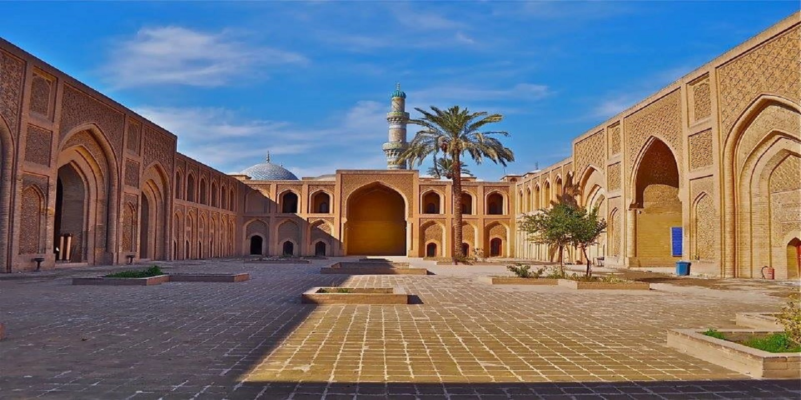 Арабский халифат город багдад. Дворец Аббасидов в Багдаде. Медресе Мустансирия в Багдаде. Медресе Низамейи в Багдаде. Дворец Мансура Багдад.